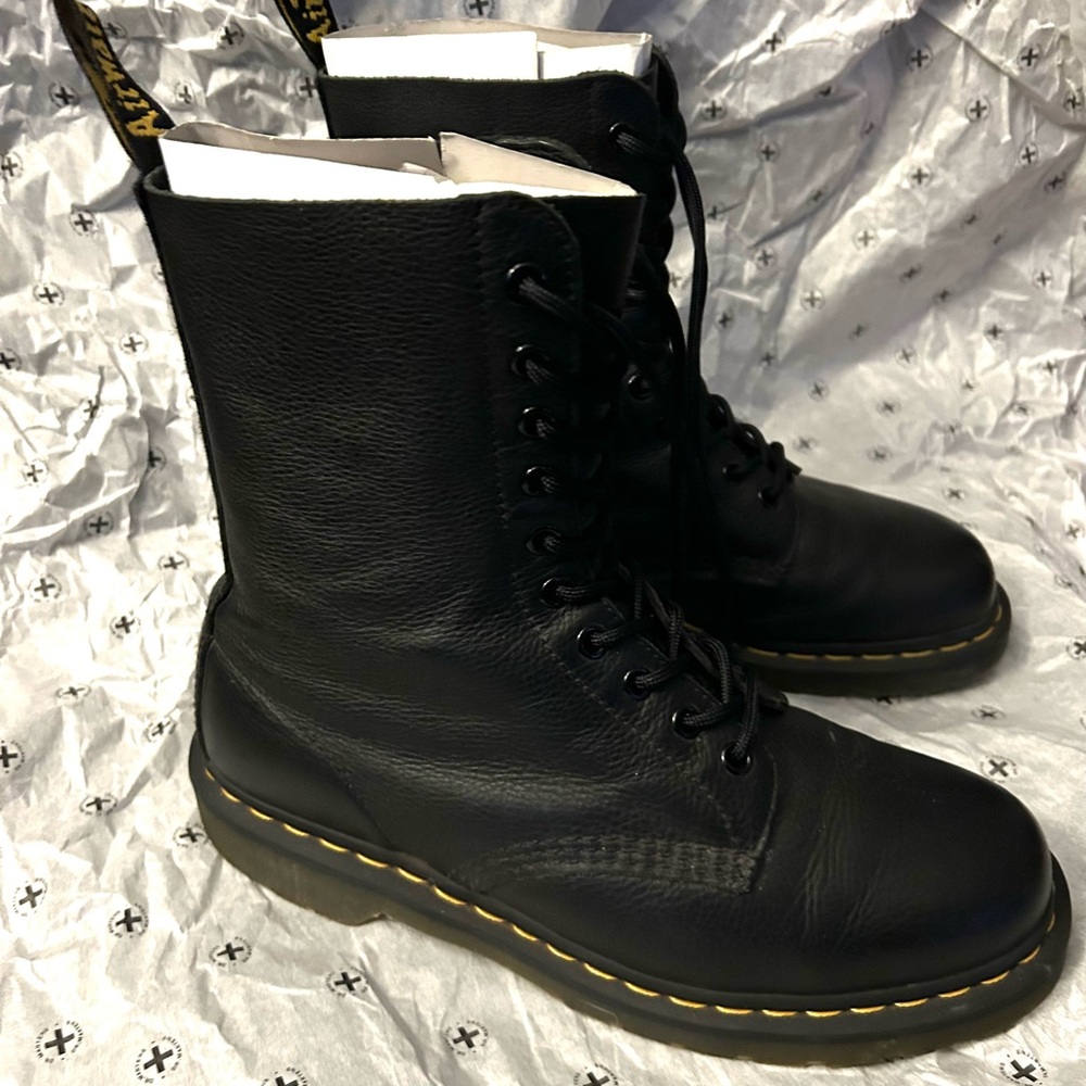 Dr. Martens 1490 Virginia Leather Mid
Calf Boots